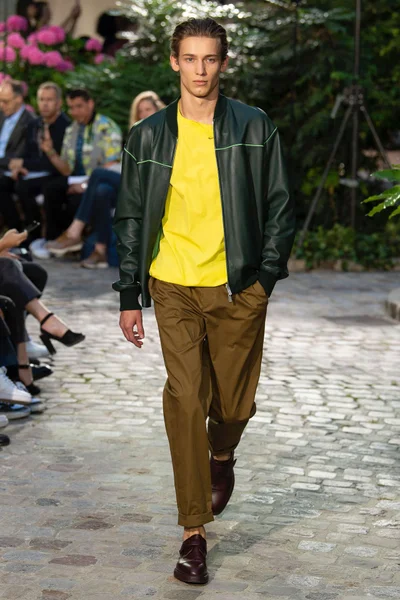 Look 3